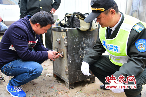 郑州夜间巡逻员,郑州街头突然多了巡逻的民警