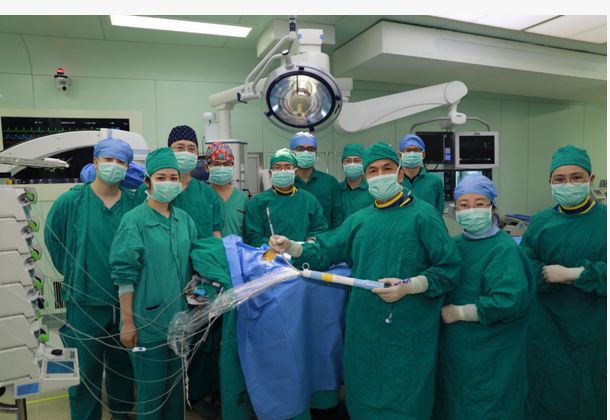 微新闻｜心脏“阀门”关不紧，专家妙手装“新门”——华南中医系统首例！广东省中医院完成经心尖微创主动脉瓣置入术（TAVI）