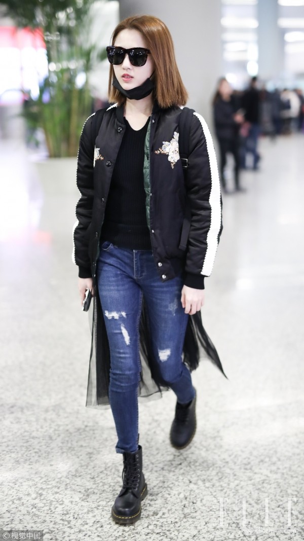 冬天加厚黑色牛仔裤,女生冬天穿黑色牛仔裤配过膝靴