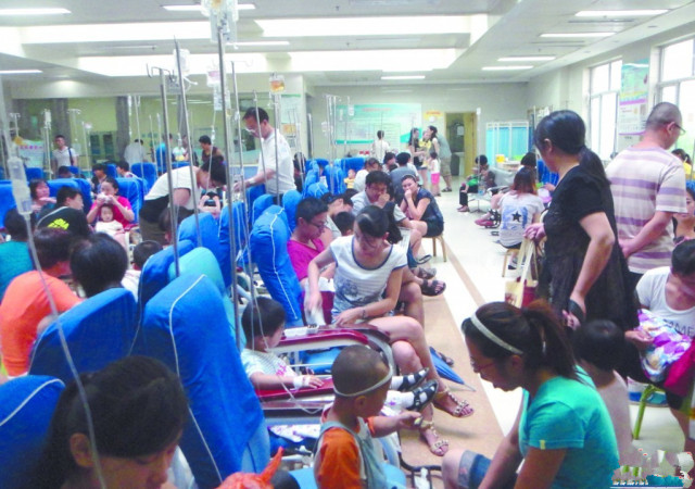 “鹰爸”雪地裸训幼儿，如何看待“鹰试教育”和“鸡仔教育”？