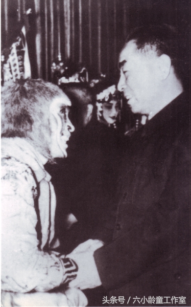 六小龄童纪念周恩来总理去世42周年，曾两次饰演周恩来