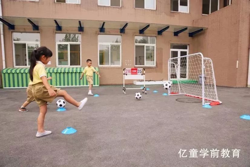 足球趣味训练多人小游戏,足球小游戏最好玩的第一名