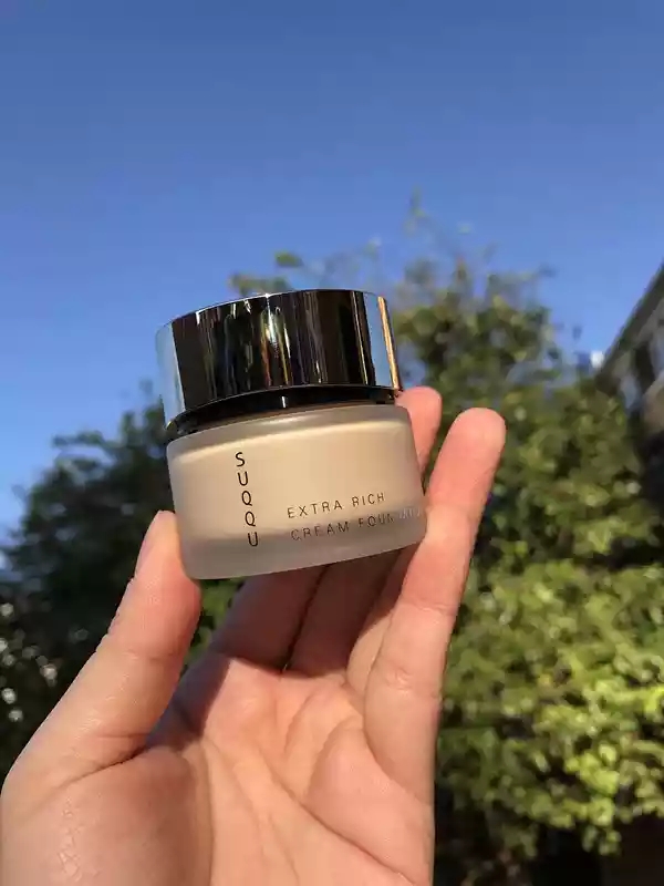 爱美的妹子适合买什么,干皮的妹子适合的粉底液