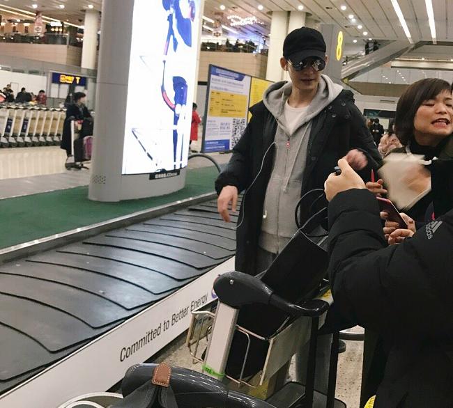 张翰去日本旅游,张翰去韩国街头