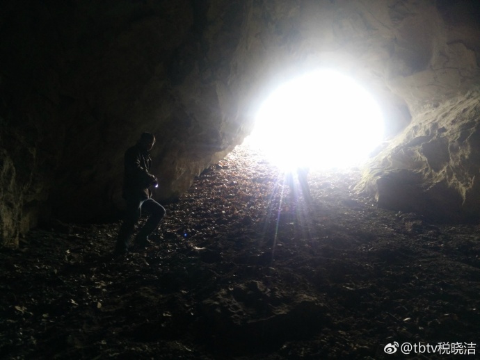 南漳老龙洞天坑视频,南漳县茅坪村老龙洞