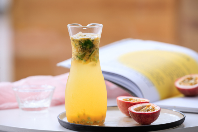 惊了！大胃美少女在建国北路的罗森吃掉一根Dior变色唇膏！