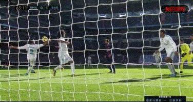 震惊足坛的手球,足球场上的手球