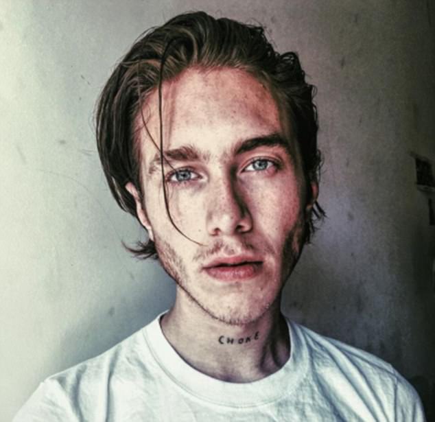 英国奇葩伪娘化妆大师：每天变换风格356天不重样