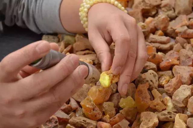 俄料乌料的价格,俄料与乌料颜色对比