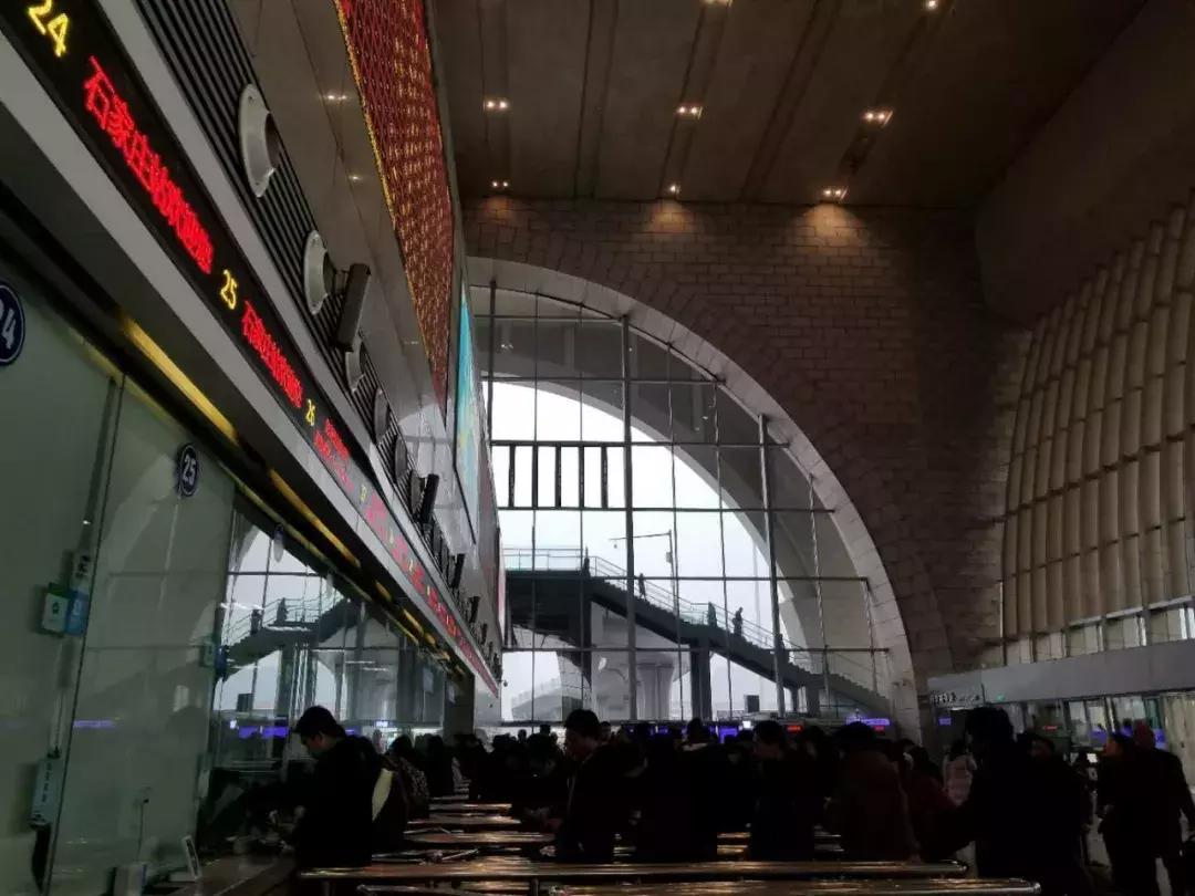 高铁票晚点了可以改签吗,普通火车晚点可以改签高铁吗