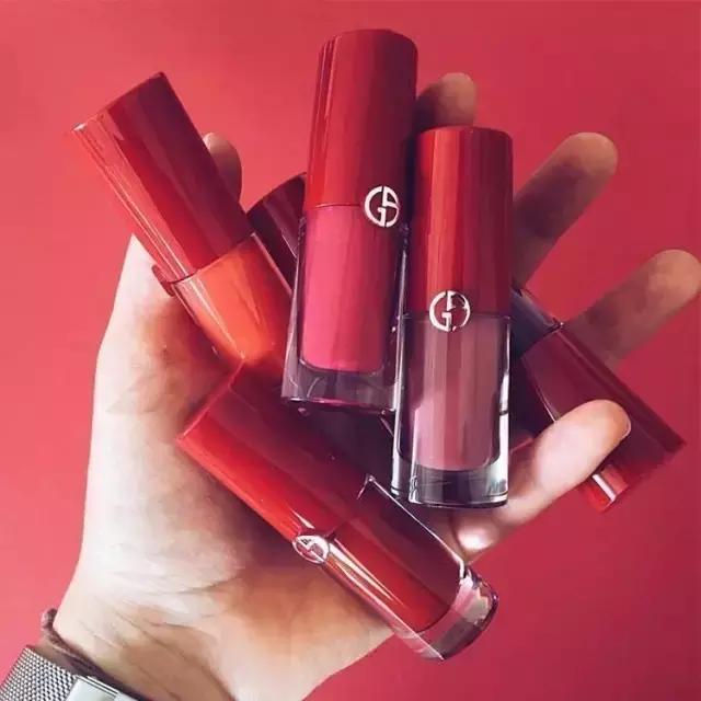 姑娘用200万狂买1千支口红，竟然不少都出自这个品牌……