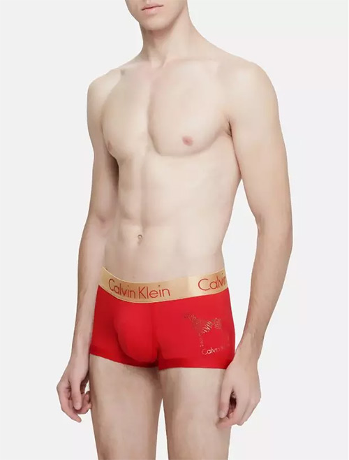 过年大牌高颜值衣服,狗年大牌限定视频