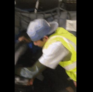 美女血拼五个Coach包带回国,然而,打开行李的一瞬间,啥都没了