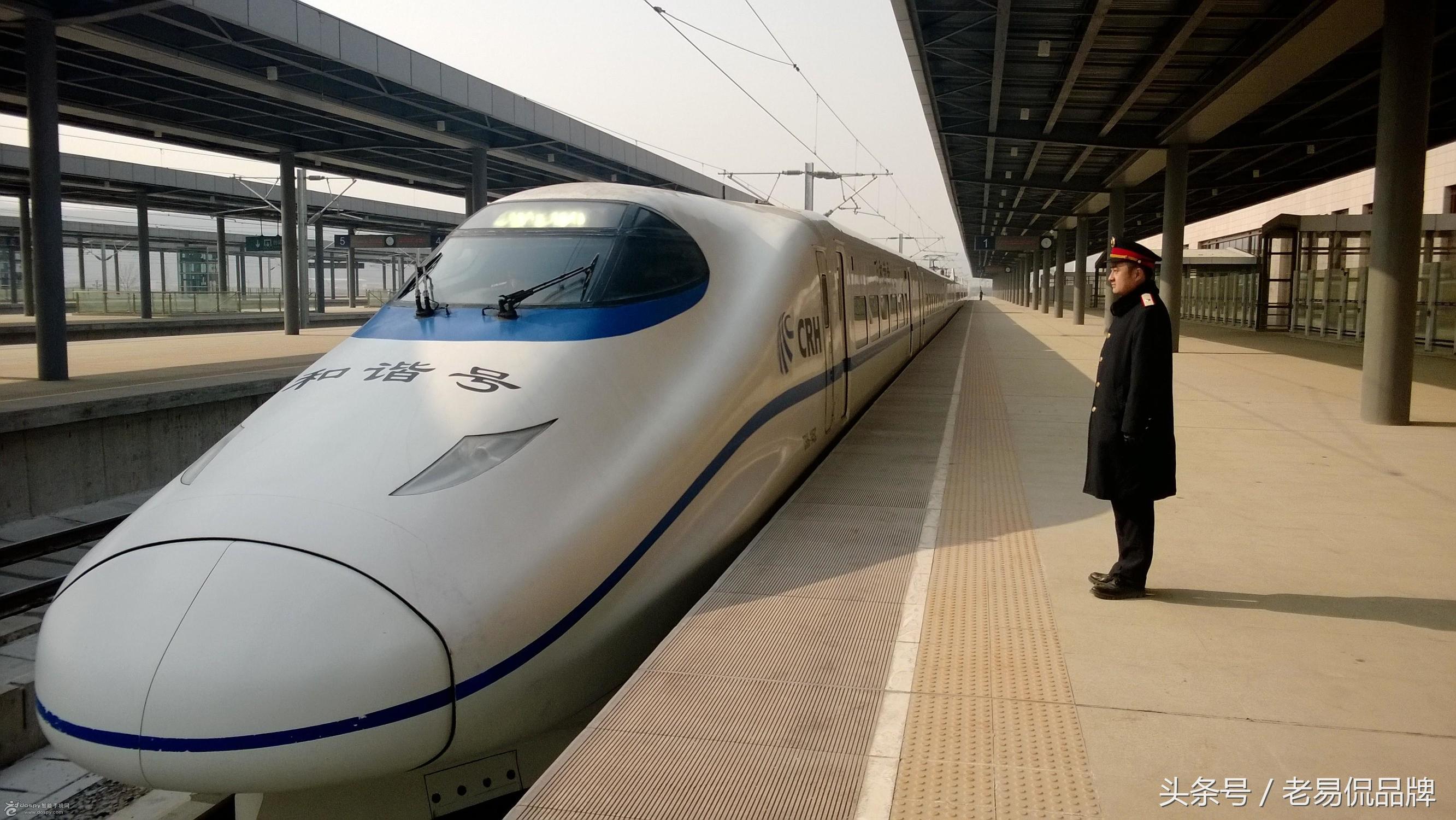 扒高铁车门的女老师扒开了世人的缺失