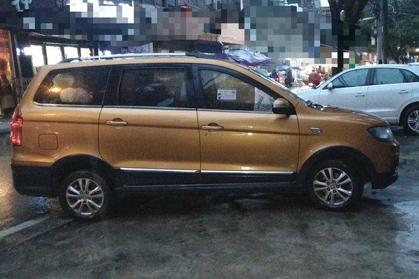 东风风光360与五菱宏光s哪个更好,2016款东风风光360参数配置