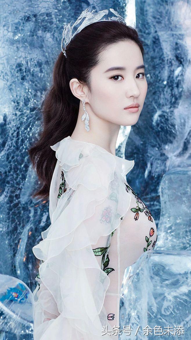 喜欢戴夸张耳饰的不止章子怡，还有她们