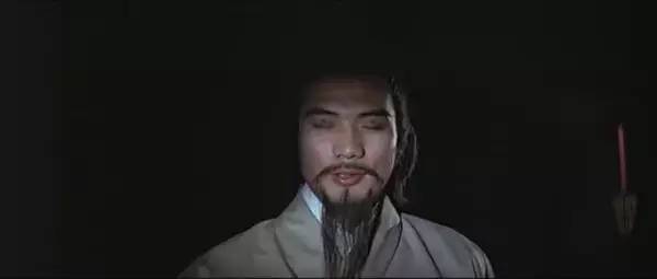 无厘头鼻祖，竟然是某大导演全家齐上阵黑武侠片的这部喜剧