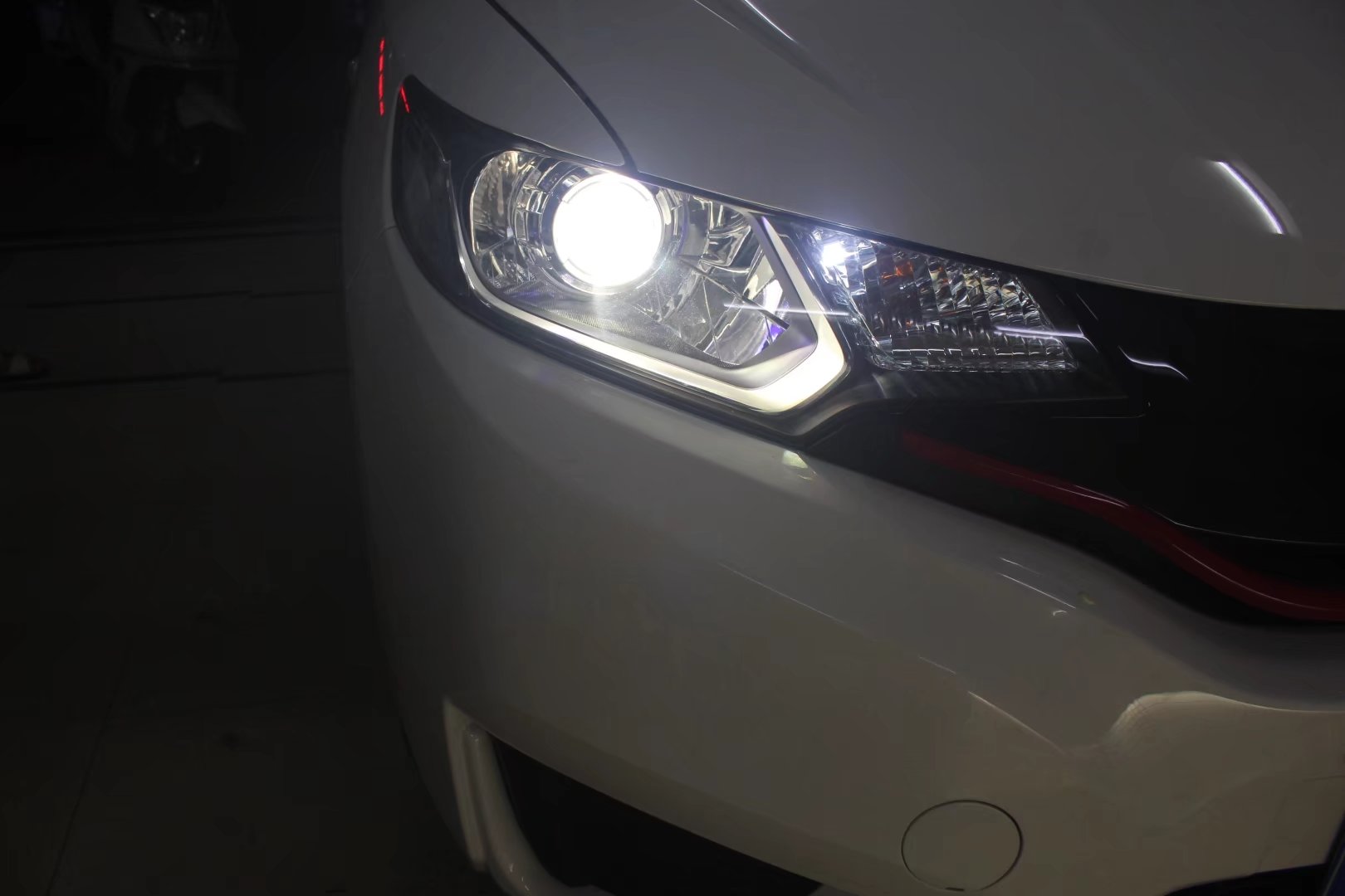 中山四代飞度大灯改装氙气透镜,2023款本田飞度大灯改装