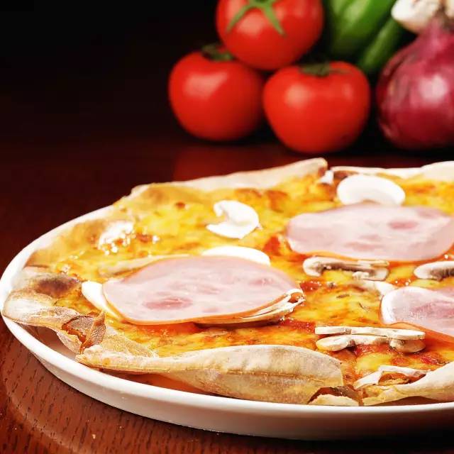 家附近居然藏着这么一家露天餐厅,市中隐藏的特色餐厅