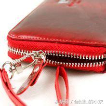 男子在海边捡到一个奇怪的东西,男子捡到奇怪物