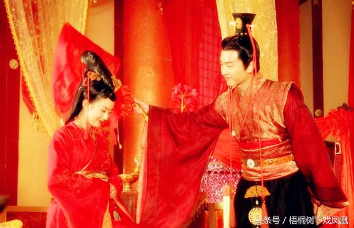 洞房新郎揭开新娘盖头流程,闹新婚洞房习俗