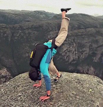 别瞎想，姑娘只是尿急罢了