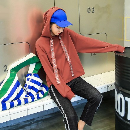 卫衣的七种穿搭马丁靴,时尚穿搭绿色卫衣搭配大码牛仔裤