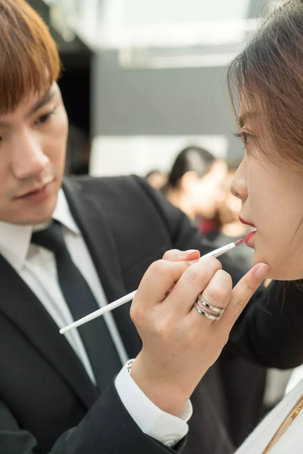 少女梦中挥之不去的彩爆巨人国闪现魔都，仅限3天！