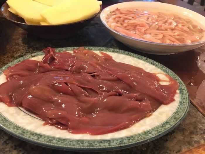 这些不好找的苍蝇火锅,是每个成都人火锅记忆的起点