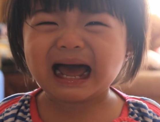 女儿*体下**遭同学猥亵饭菜经常被吐口水，愤怒父亲把那男孩揍成重伤