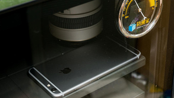 iphone手机掉水里照片怎么弄回来,手机iphone掉河里了正确处理方法