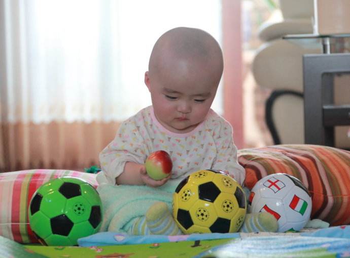 宝宝剃胎发要不要留头发,宝宝剃下来的胎发怎么处理好