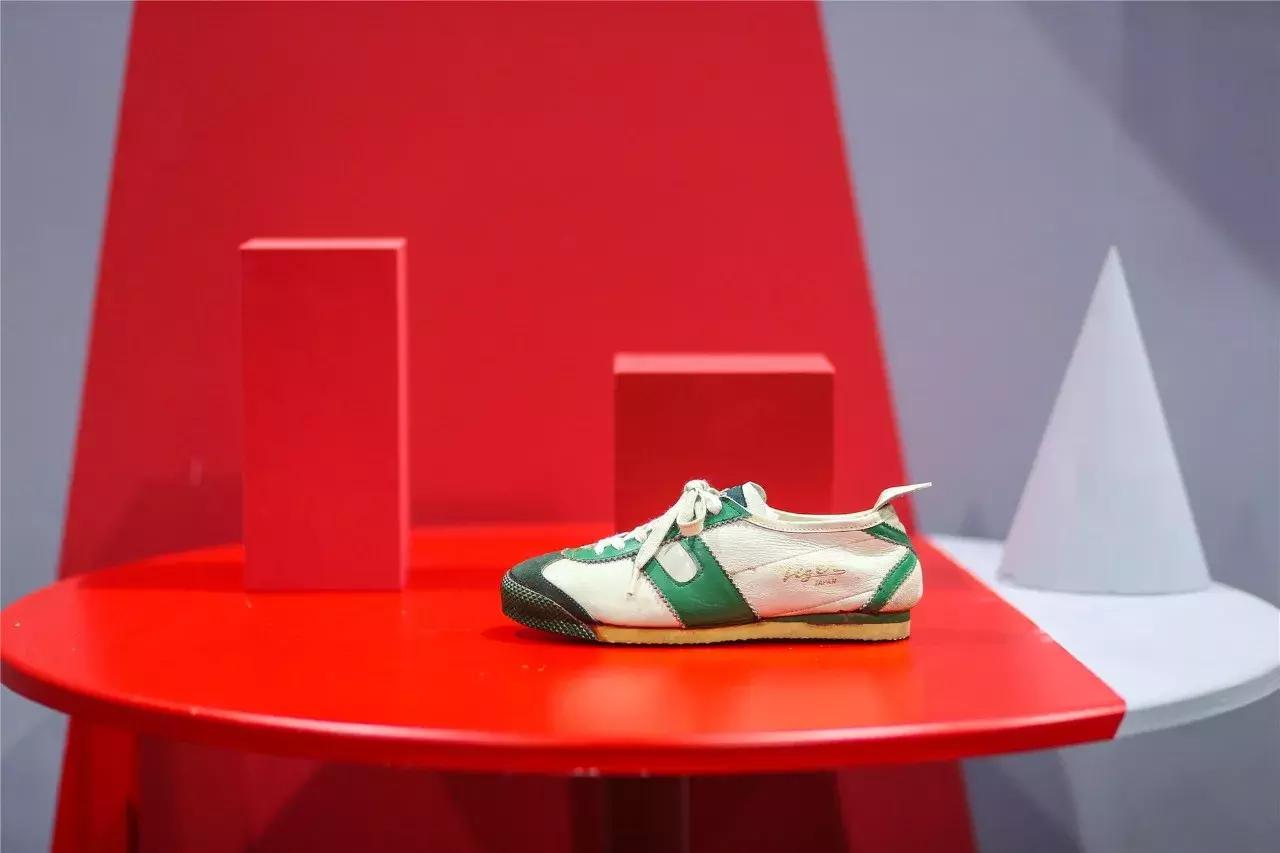 什么样的经典鞋可以跨越半个世纪，让李小龙和李宇春纷纷买单