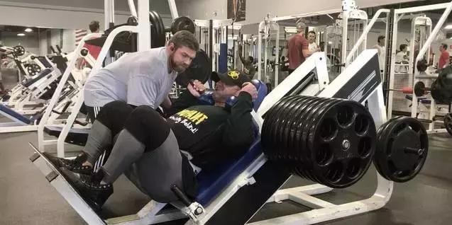 腿粗咋整,腿粗怎么拉伸能让腿变细变长