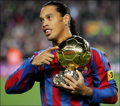 都是足坛浪子,小罗留下一段段传奇!他,留下一滩滩唾弃!