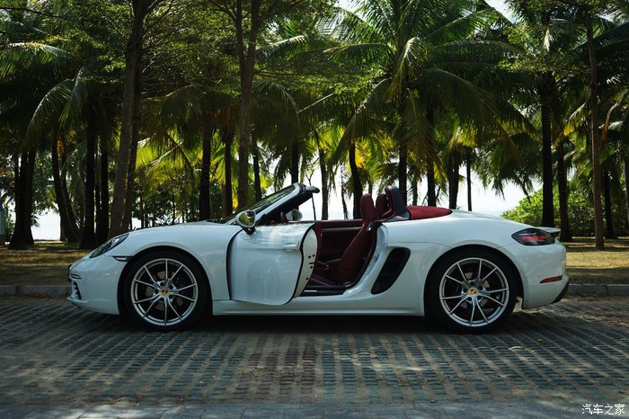 保时捷718boxster敞篷购车过程,保时捷718boxster冰雪漂移