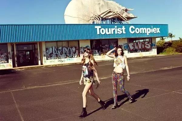 连年末派对都不知道怎么穿，你还指望脱单？