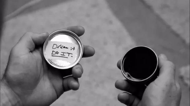 画个黑色的眼,画个黑眼圈