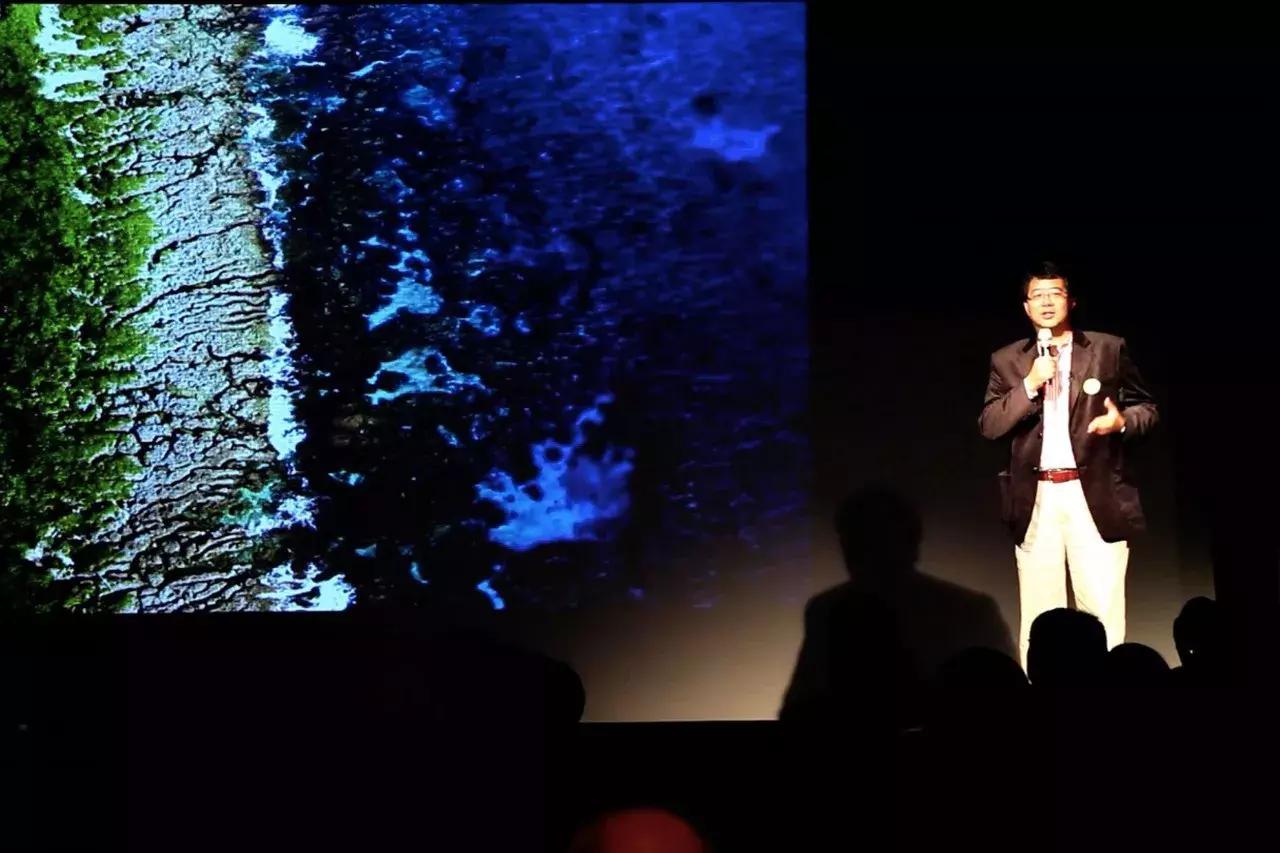 一个恐高的人,高空作业20多年,舍命拍出了最美纪录片