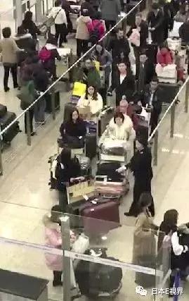 张翰过关被误认作代购，遭开箱检查！