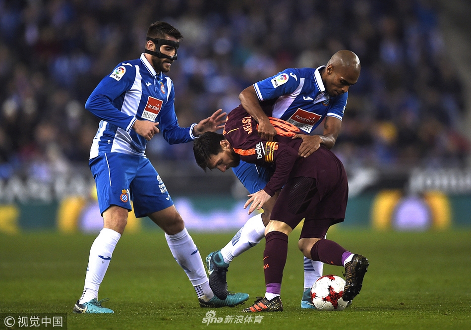 阿莱尼亚和梅西,阿莱尼亚与梅西传球