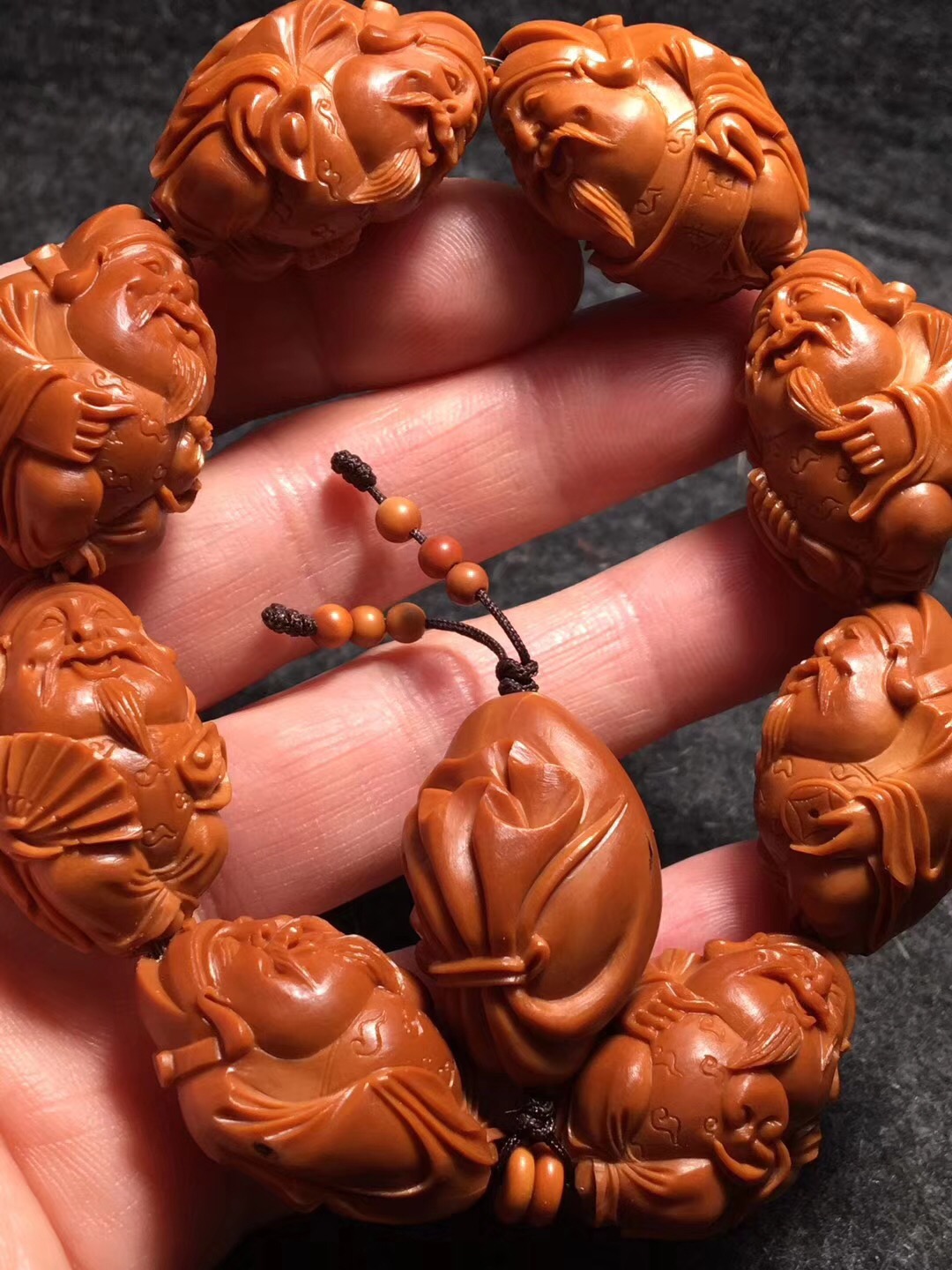 橄榄核雕的作品图片大全,橄榄核雕沈峰作品