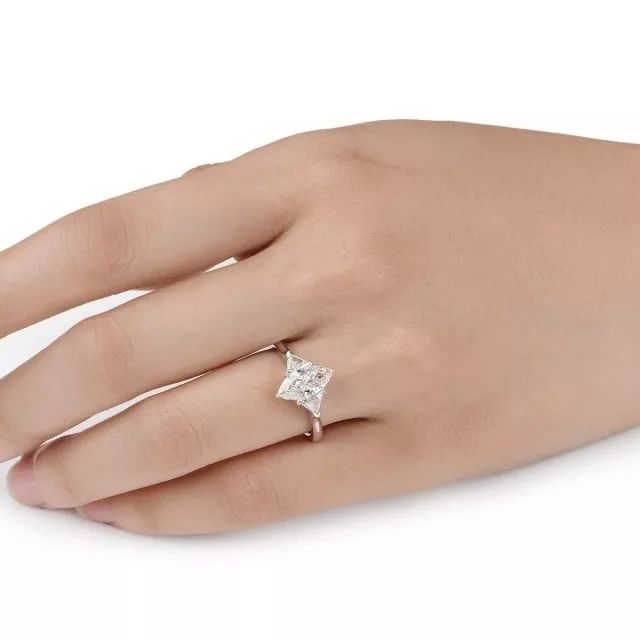 中国传统首饰手镯戒指耳饰,戴戒指的项链有什么寓意?