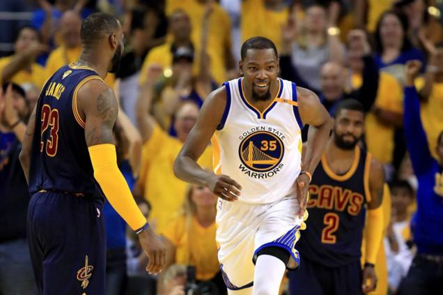 詹皇时隔796天重返骑士表现如何,美媒预测本赛季詹姆斯无缘全明星