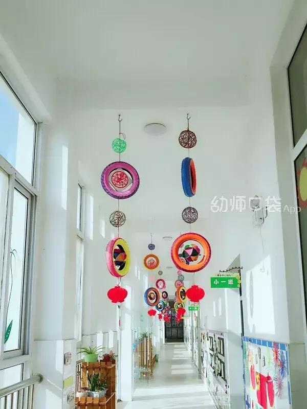 幼儿园废旧纸箱走廊环创吊饰双面,用废旧物品做关于冬天的手工吊饰