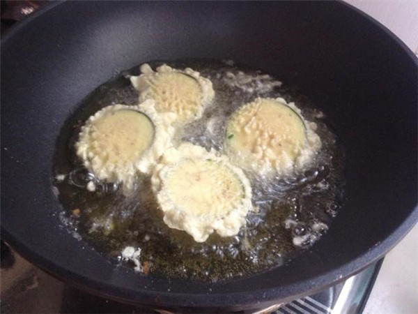 香酥油炸茄盒子,油炸茄子盒外酥里嫩