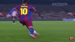 19岁的梅西给足坛带来的震撼,梅西的高光时刻人缝1v3无解过人