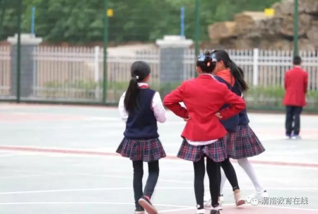 我和祖国共成长作文小学四年级,我和我的祖国人和小学