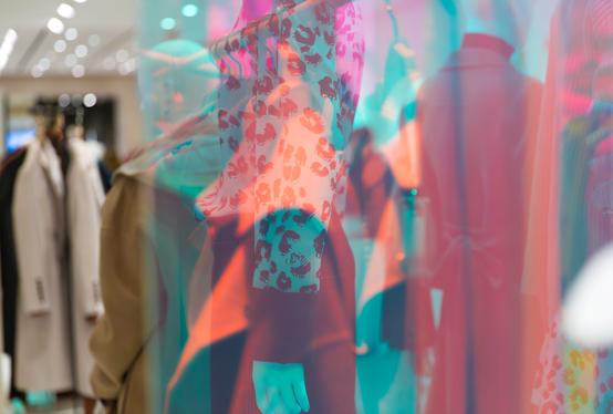 lily上海时装周开幕大秀,lily商务时装旗舰店是几线品牌