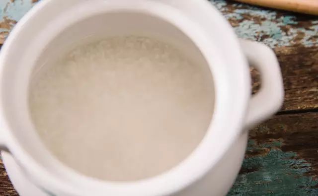 生米煮粥和熟米饭煮粥有什么区别,生米煮粥和剩饭煮粥的区别